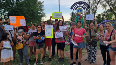 CACEROLAZO: Vecinos de Derqui contra el DNU de Milei.
