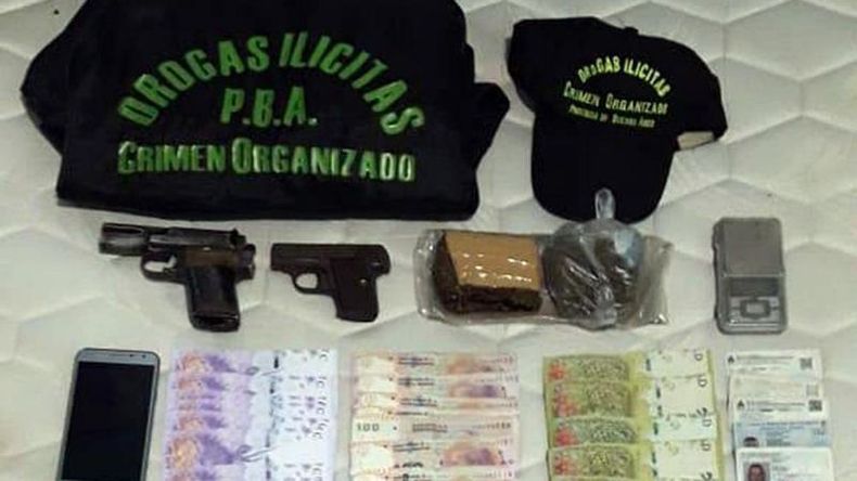 Algunos de los elementos secuestrados (foto Télam)..