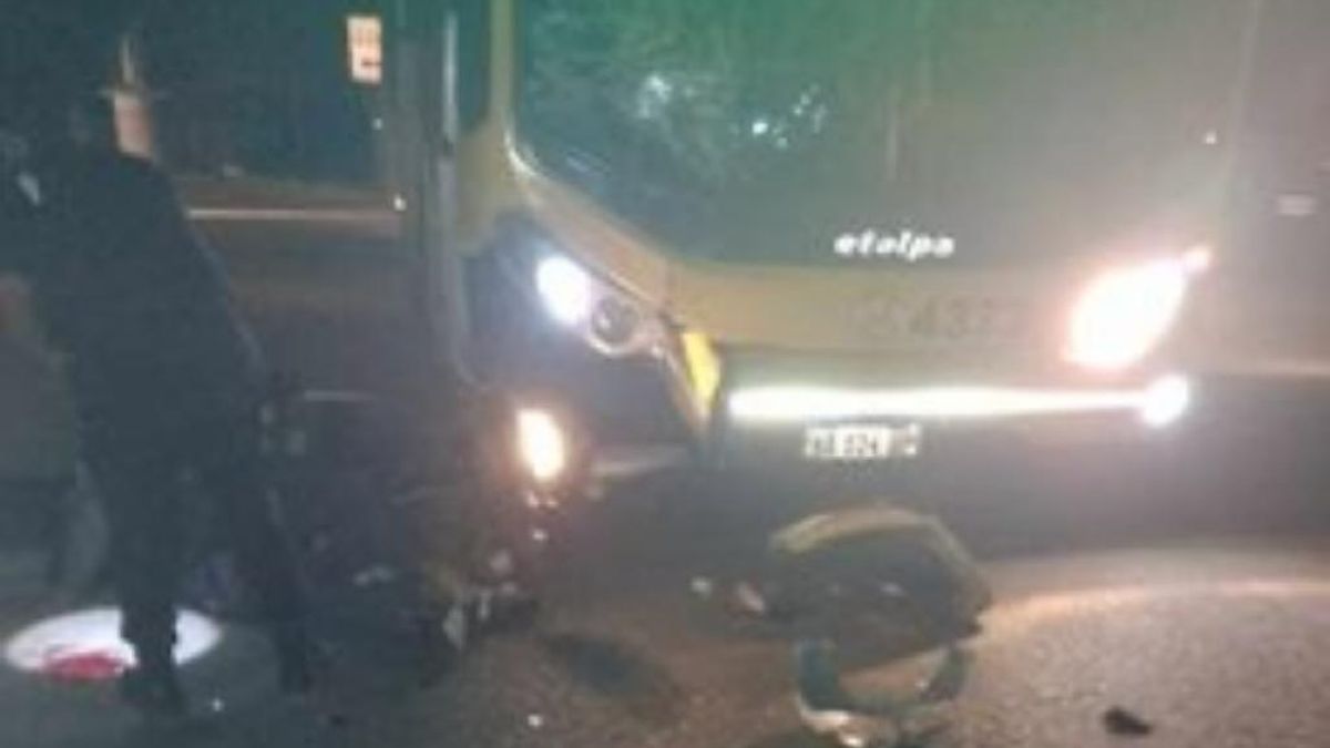 Dos Heridos En Un Choque Entre Un Colectivo Y Una Moto Dos Heridos En Un Choque Entre Un Colectivo Y Una Moto