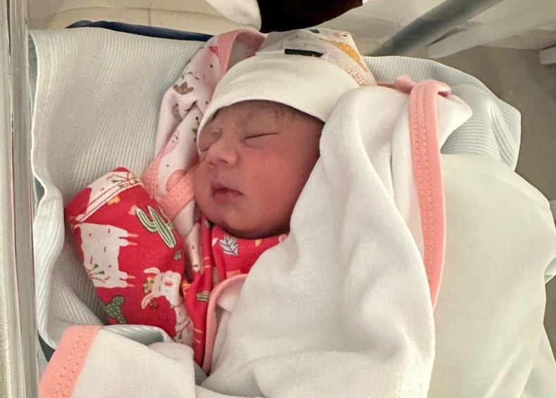 BIENVENIDA Valerin la primera beba del ao en Pilar