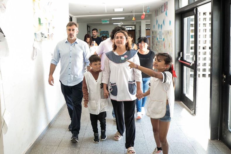 EDUCACIN Achval recorriendo una de las 31 escuelas inauguradas durante su gestin Dio cuenta del destinos de lo recaudado en Pilarnbsp