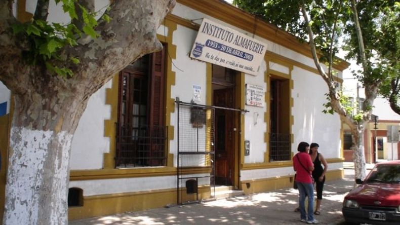 HISTÓRICO. a fachada es Patrimonio Histórico de Pilar..