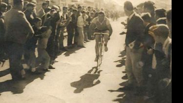 “Pichuca”, montado en su bicicleta..