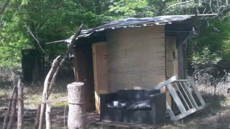 La casilla en donde se habría ocultado el agresor. .
