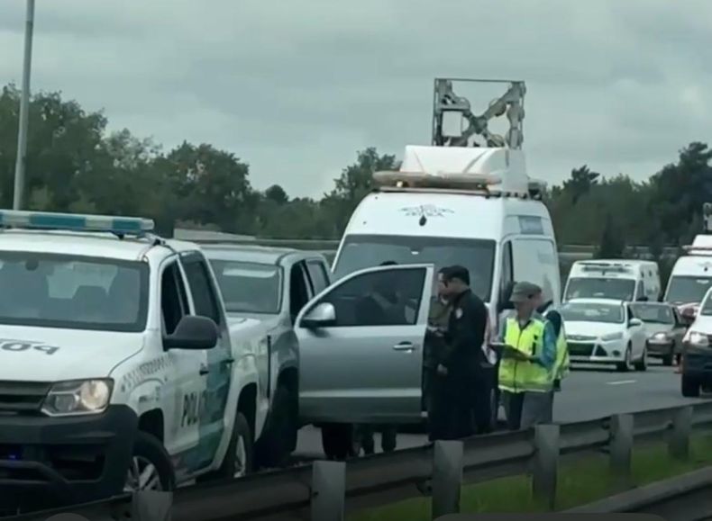 IMPACTO. El accidente se produjo sobre el carril rápido, a la altura del kilómetro 40,500.