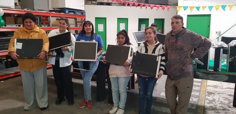Los aparatos restaurados por TecnoRAEE son donados a instituciones y vecinos de la zona.