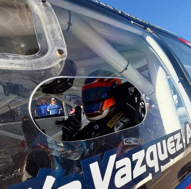 TODO OK. Martín Vázquez con pulgar arriba para afrontar la 5ª fecha del TC en Termas de Río Hondo.