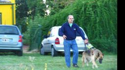 Nagode, desde hace 7 años, es el perro guía de Esteban Caballero..