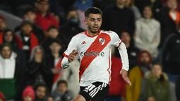 ATAQUE. Simón fue titular en la goleada 5-1 de River a Barracas Central.