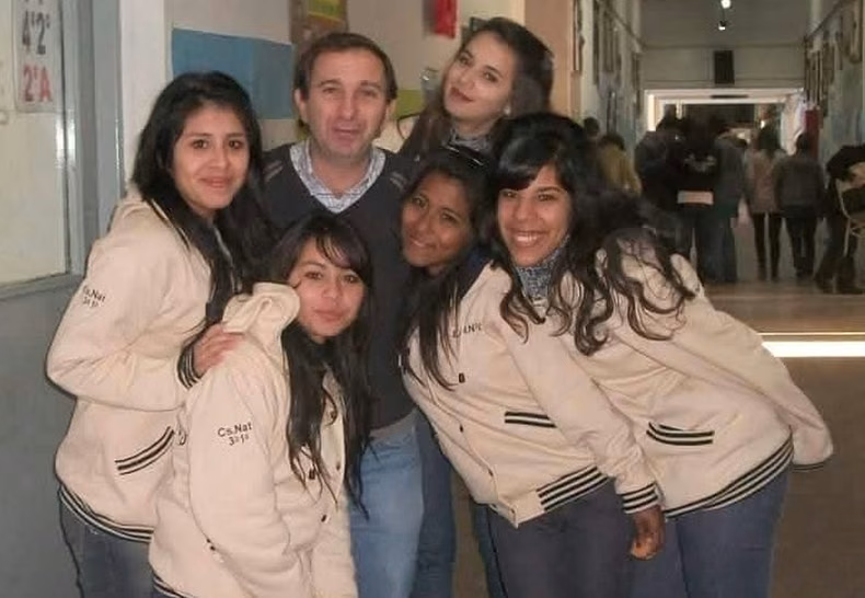El cari&ntilde;o de los alumnos es una de las mejores cosas que se lleva Fernando D&acute;Aur&iacute;a de su paso por la docencia.