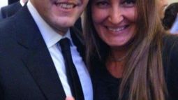 CARA NUEVA. Claudia Juanes, la apuesto del FR. En la foto junto a Massa..