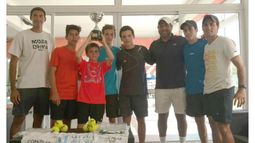 CAMPEONES. La Copa Pilar y los dueños del trofeo, juntos..