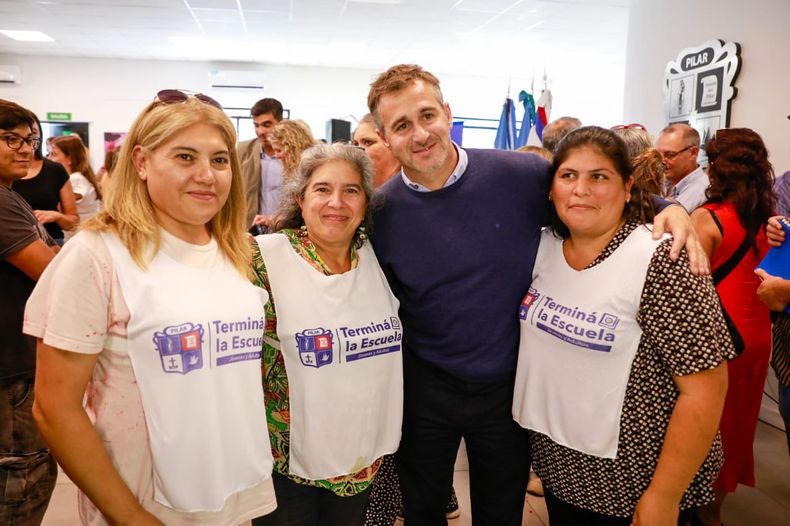 TERMINÁ LA ESCUELA. El intendente Federico Achával, durante el lanzamiento del programa.