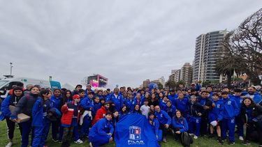 Parte de la delegación pilarense durante la apertura oficial de los Juegos Bonaerenses en Mar del Plata.&nbsp;