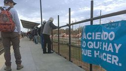 “HACIENDO LO QUE HAY QUE HACER”. Cartelería sí, servicio no..