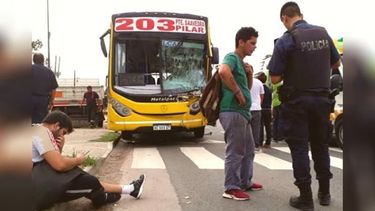 CHOQUE. El frente del colectivo tras el impacto con el camión..