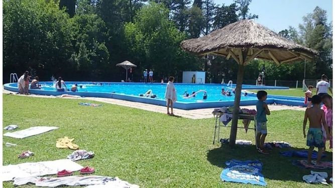 Denuncian que no hay micros para llevar a los chicos a las piletas