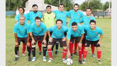 MONARCA. El Rojo arrancó con un triunfo la defensa del título..