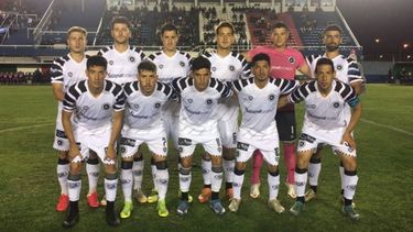 EQUIPO. El once titular de Real, que anoche empató en Ciudad Evita. Foto: NAYLA ÁLVAREZ..
