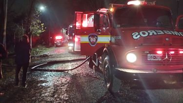 BOMBEROS. Tres dotaciones de Del Viso debieron combatir las llamas.&nbsp;