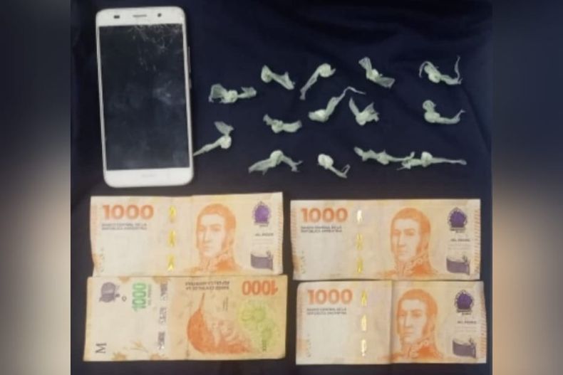 En poder del detenido se secuestraron 14 dosis de clorohidrato de cocaína.
