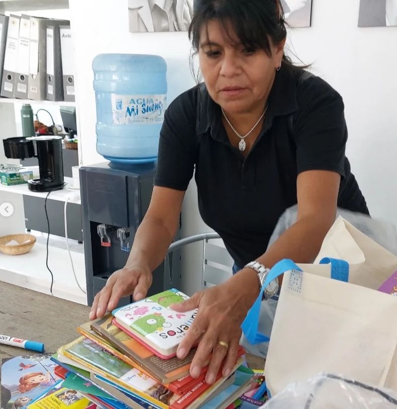 La Red de Costureras Solidarias sigue recolectando libros para el Hospital Falc&oacute;n.