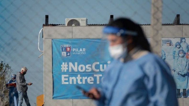 CUIDADOS. Más señales indican que el viernes se extenderán las restricciones..