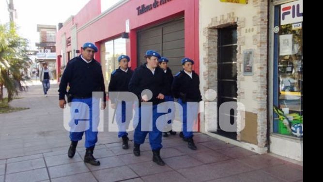 Los egresados ya caminan por Pilar..