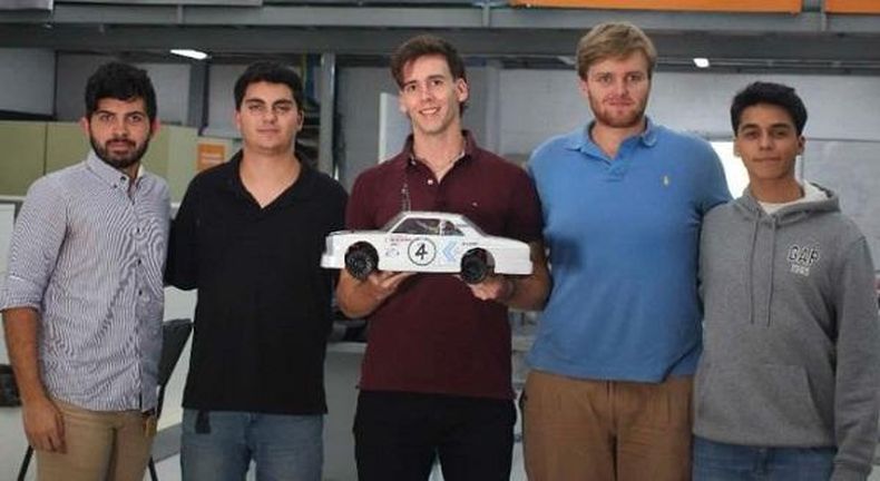 TORO EN ESCALA. El grupo de estudiantes que viajará a Rumania.