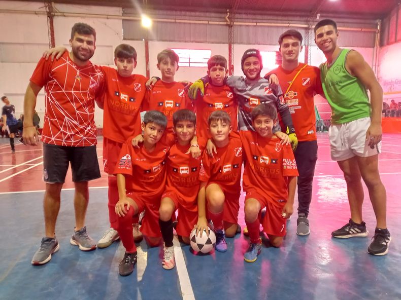ARROLADORA. La 2011 de Sportivo superó 6-0 a Sol de Mayo.
