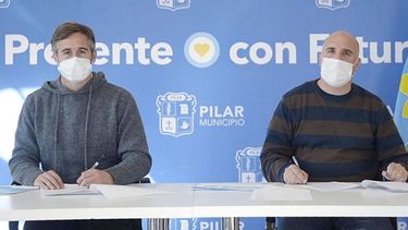 FIRMA. Achával y Fraschina sellaron el acuerdo para aplicar el programa..