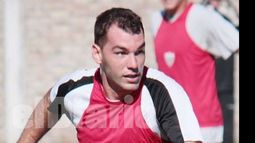 Gonzalo Gil abrió la temporada con un gol..