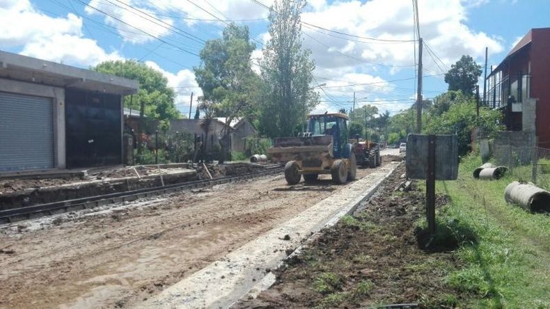 Obras de asfaltado en la calle OHiggins entre Crucero General Belgrano y Bergantín República..