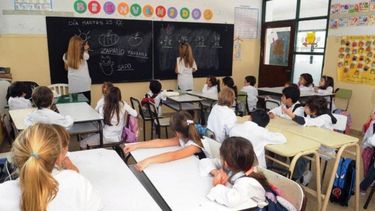 Incorporan docentes y auxiliares suplentes