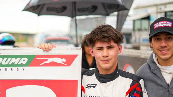 APRENDIZAJE. Elías Vázquez corrió la Copa Abath y debutó en el Turismo Pista en Olavarría.
