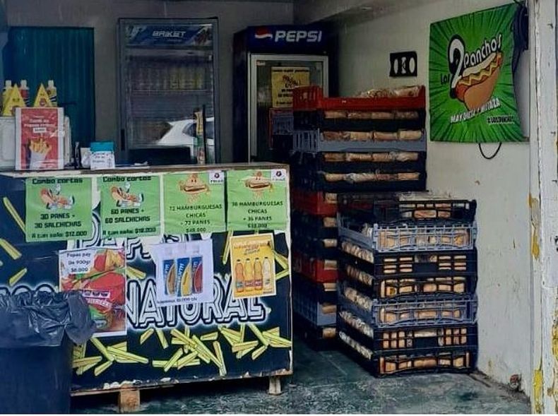 El kiosco Los dos panchos está ubicado en Hipólito Yrigoyen 483.&nbsp;