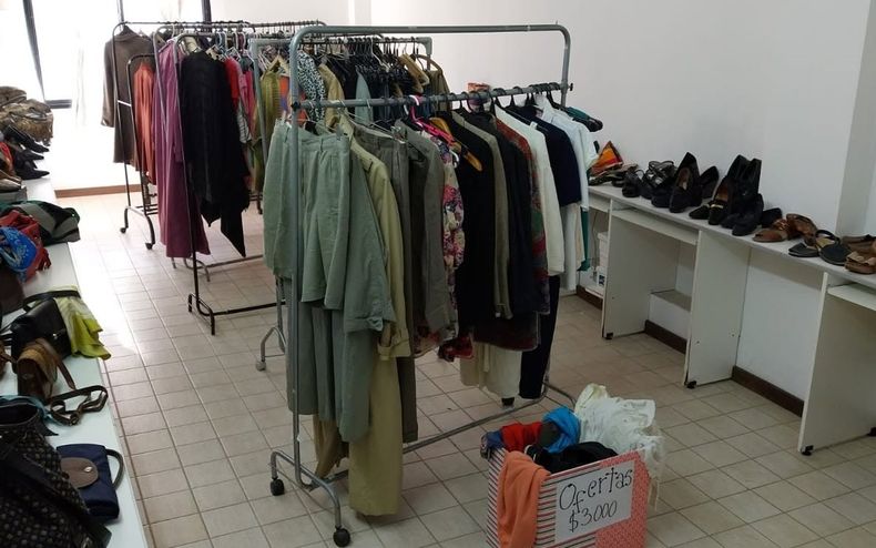 La Biblioteca Bartolomé Mitre realiza una nueva feria solidaria.
