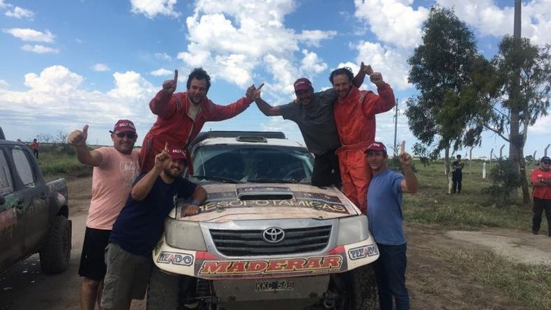 El Team Blanco de Zelaya celebrando el número 1 de la categoría T2..