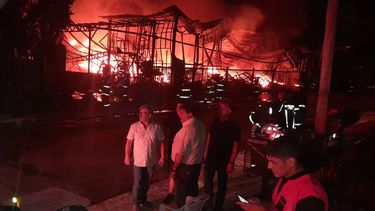 El incendio se desató en la empresa T-Plak del barrio Santa María.&nbsp;