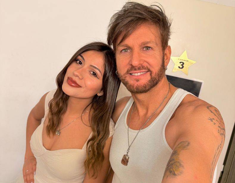 Lisbeth Bulacio junto a Axel, el sábado en el Teatro Gran Ituzaingó.