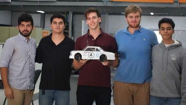 TORO EN ESCALA. El grupo de estudiantes que viajará a Rumania.