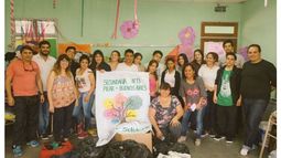VIAJAN EL DOMINGO. Los alumnos se preparan para la experiencia..