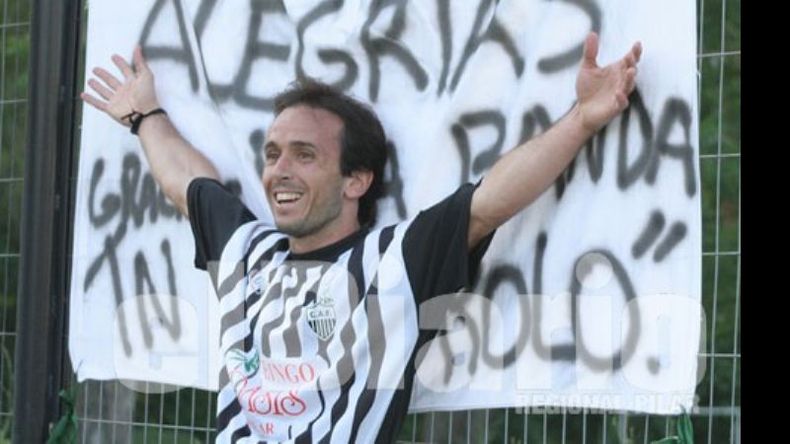 Al ángulo. Neuspiller piensa en el deporte para alejar a los chicos de la droga..