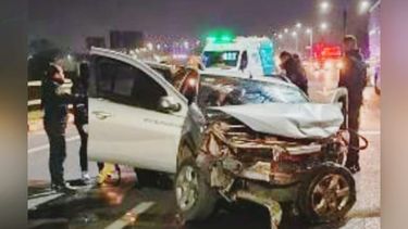 El Renaul Sandero se despistó y chocó contra el guardrail de la Panamericana.