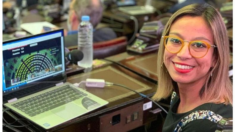 DIPUTADA ADRIANA CÁCERES..