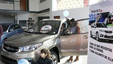 VIDRIERA. El público pudo probar los modelos de Chery Pilar. .