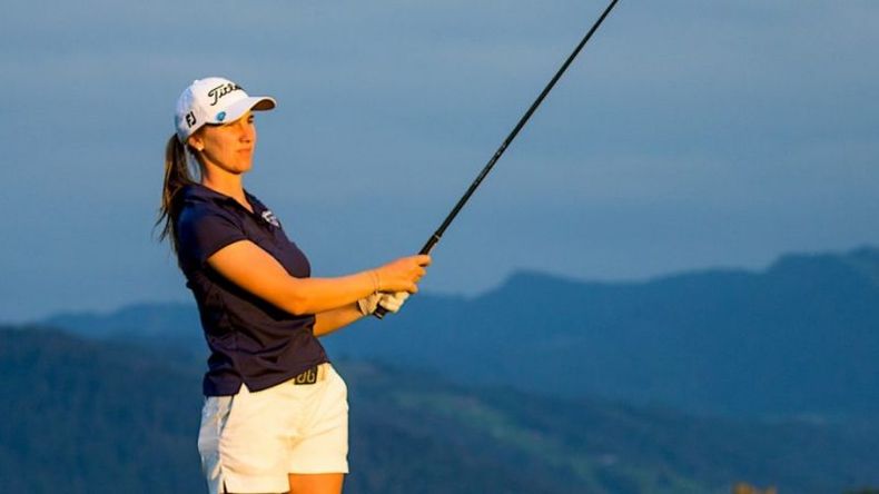 UN GOLPE. Simmermacher terminó 2ª el torneo con 197 impactos (-10)..