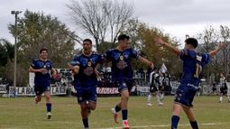 FELICIDAD. Luque festeja su gol con Migueles. Se suman Zamorano (9) y De Robertis (7). FELICIDAD. Luque festeja su gol con Migueles. Se suman Zamorano (9) y De Robertis (7).