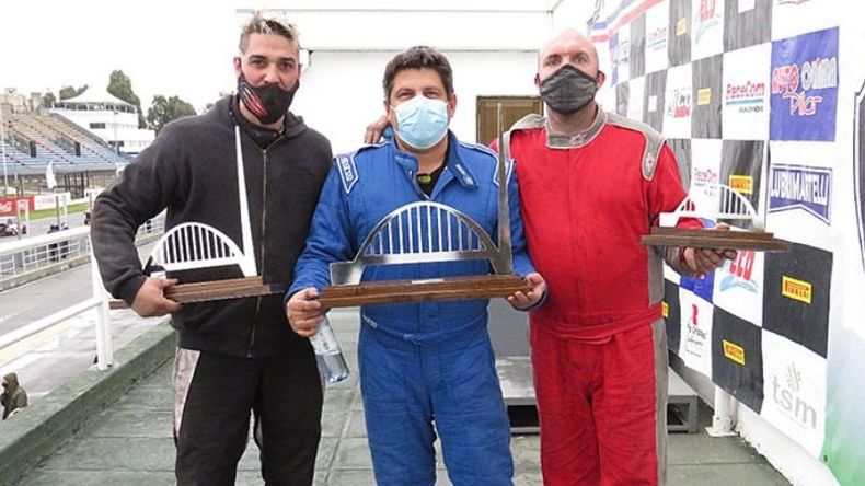 GANADOR. Cordone custodiado por Moraca y Casasco. (FOTO: PRENSA ALMA – CHRISTIAN ÑANCO)..