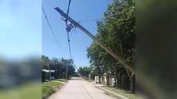 PELIGRO. Esta semana, el viento volvió a generar caída de postes en varias localidades..